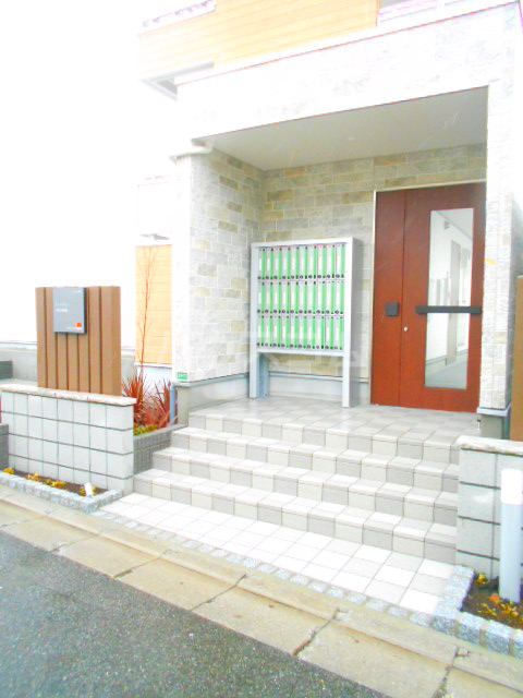 24/30 エントランス