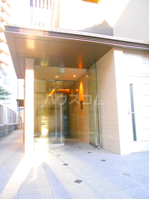 24/30 エントランス