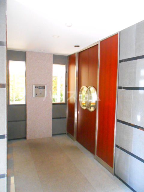 24/30 エントランス