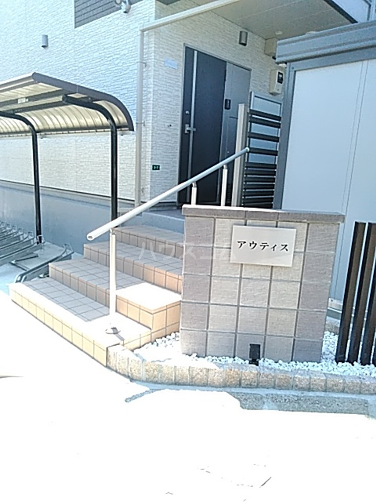 24/30 エントランス