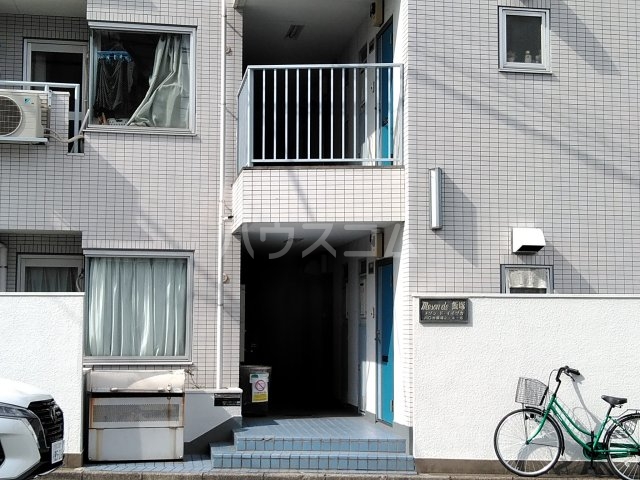 24/30 エントランス