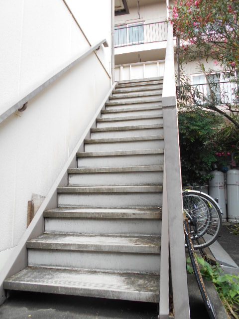 22/26 エントランス