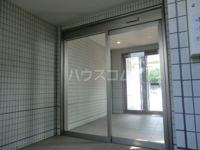 23/30 エントランス