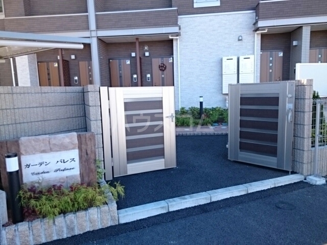 16/23 エントランス