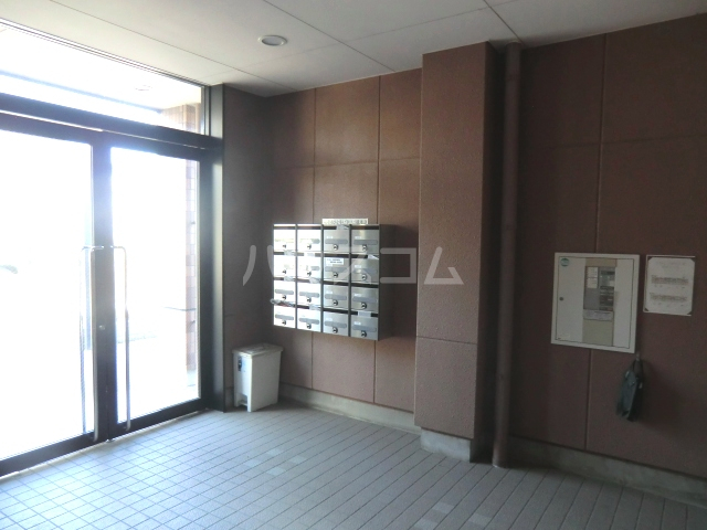 21/30 エントランス