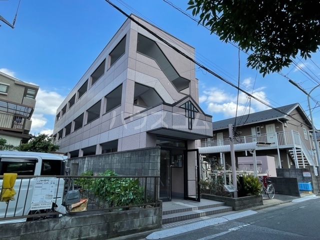 18/23 エントランス