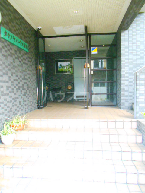 28/30 エントランス