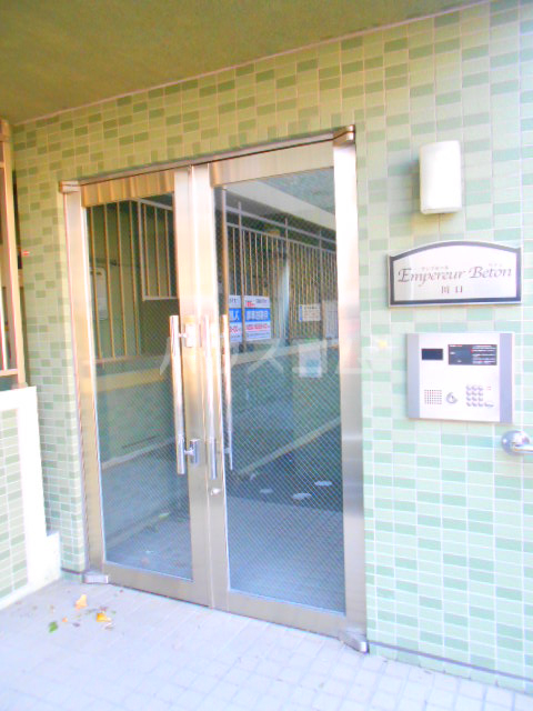 21/30 エントランス