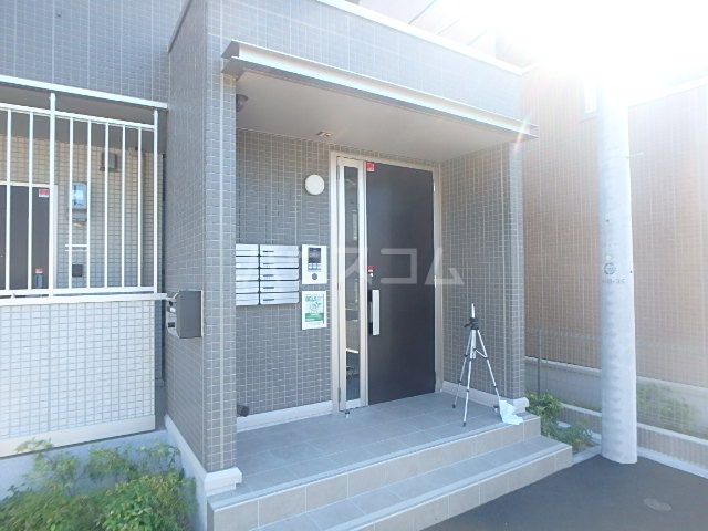 21/30 エントランス