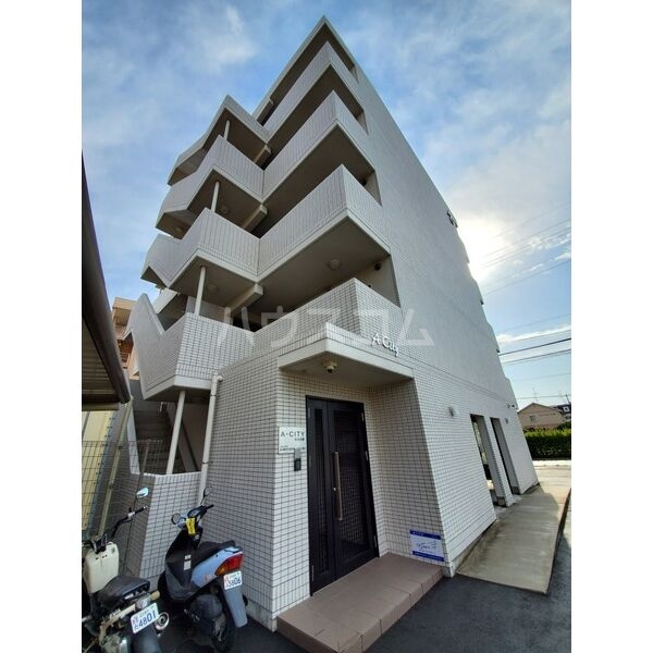 19/27 エントランス