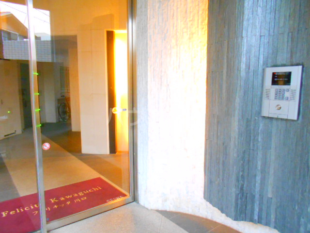 23/30 エントランス