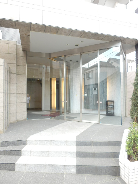 24/30 エントランス