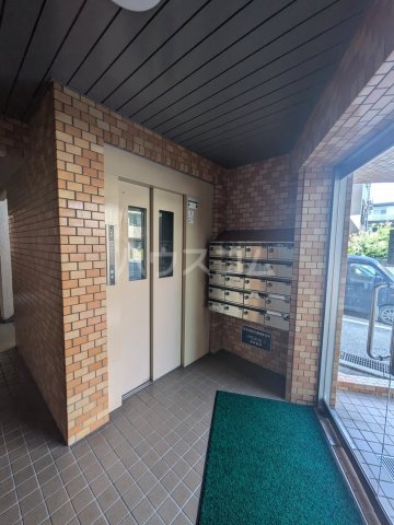 26/30 エントランス