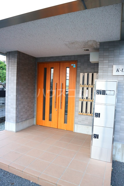 16/23 エントランス