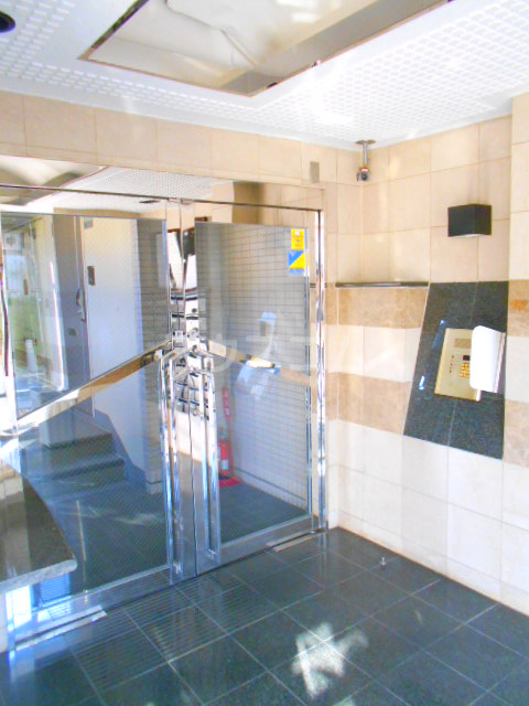 23/30 エントランス