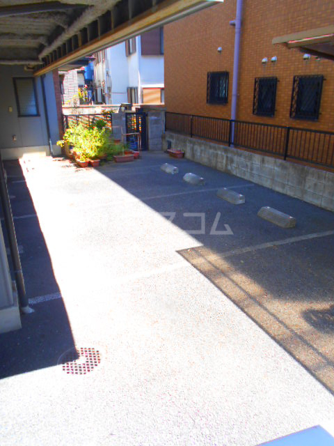 23/30 駐車場