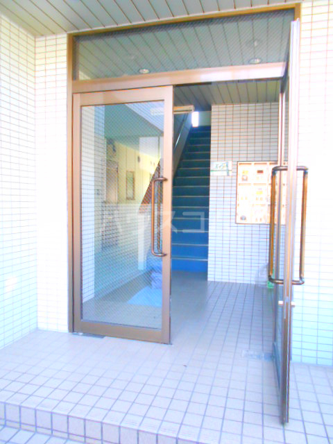 22/30 エントランス