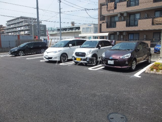 28/30 駐車場