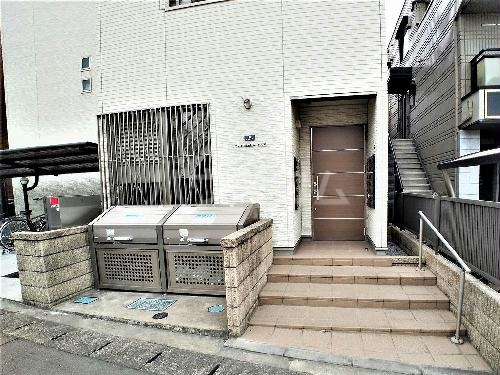 16/20 エントランス