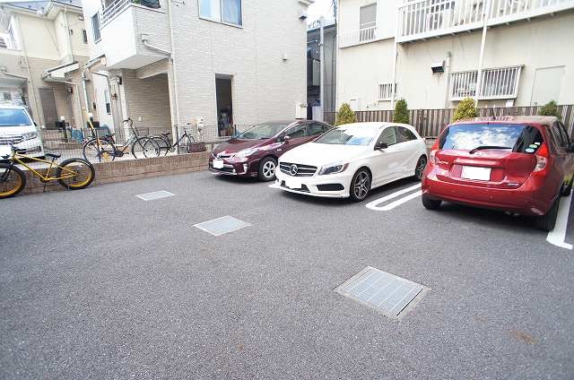 20/28 駐車場