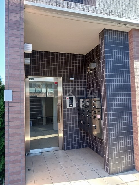 25/30 エントランス