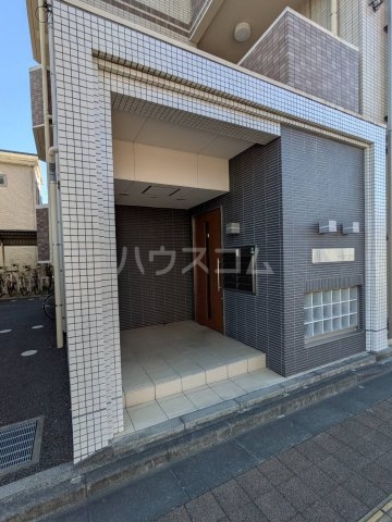 28/30 エントランス