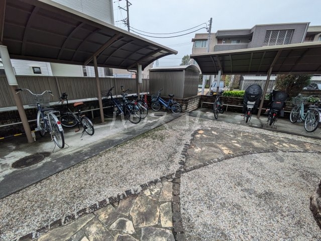 2/5 駐車場