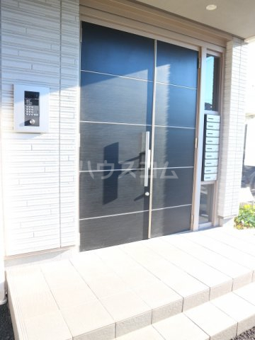 26/30 エントランス