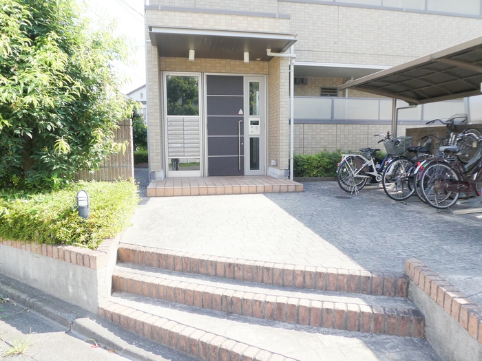 17/25 エントランス