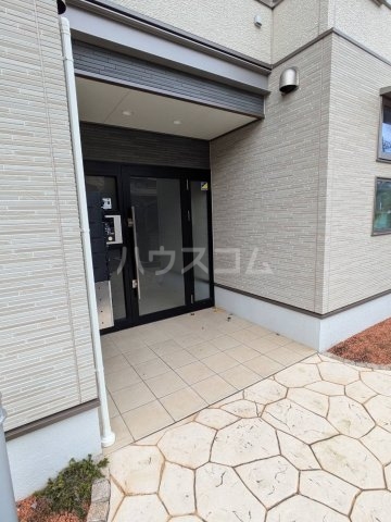 27/30 エントランス