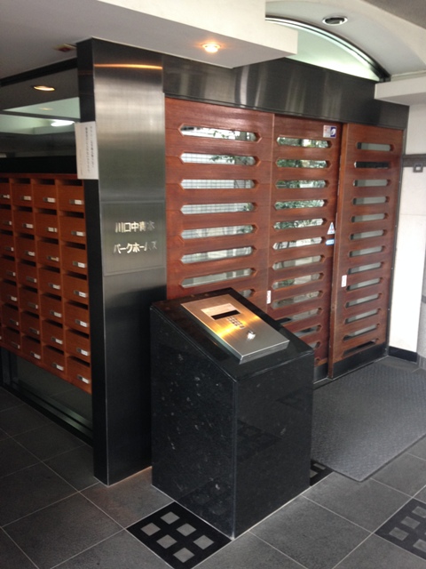 22/30 エントランス