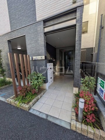 28/30 エントランス