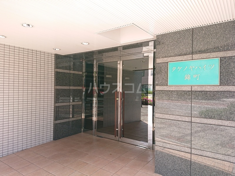 18/27 エントランス