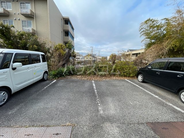 28/30 駐車場