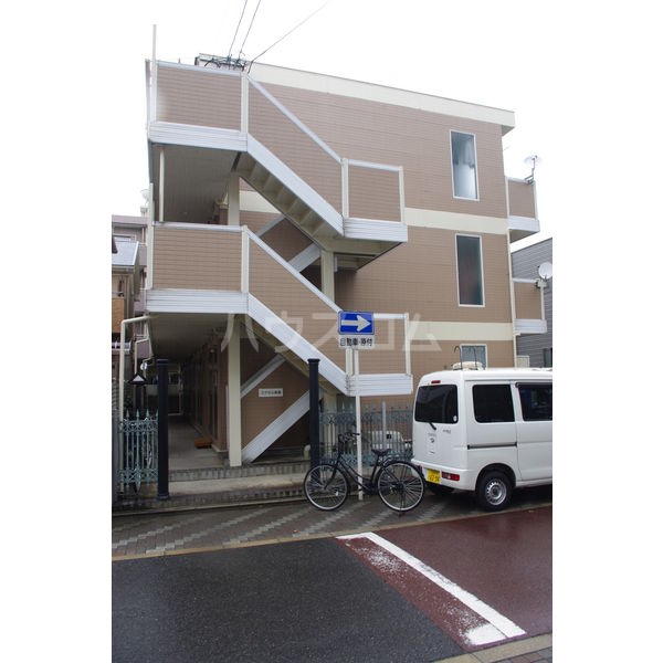 16/23 エントランス