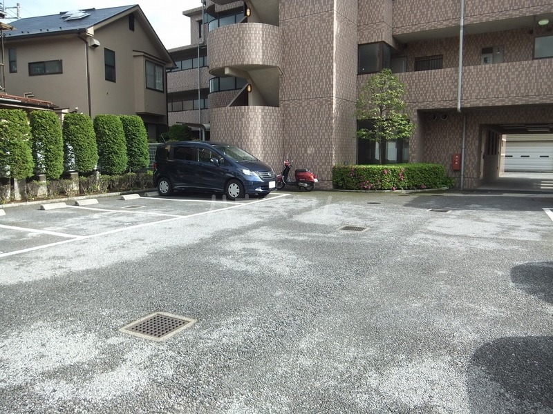 26/30 駐車場