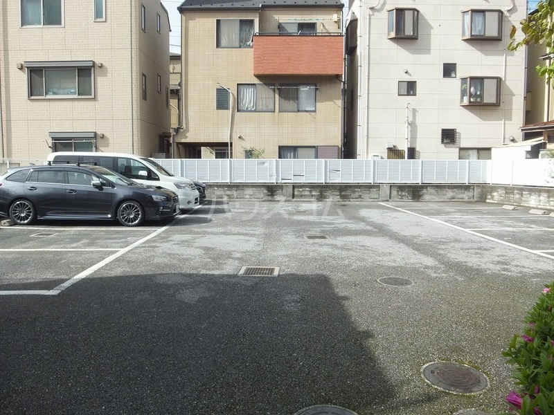27/30 駐車場