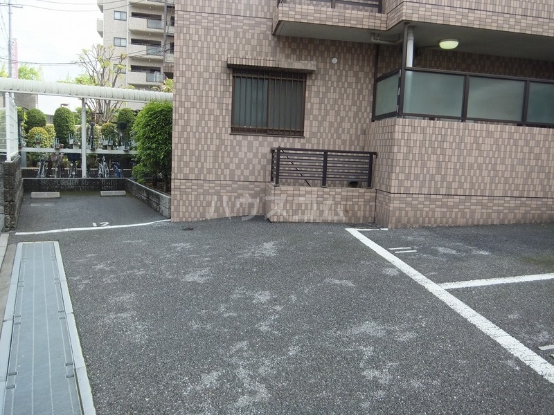 28/30 駐車場