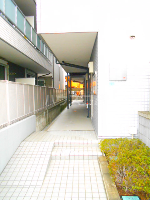 24/30 エントランス