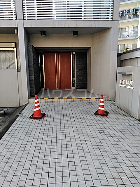 25/30 エントランス
