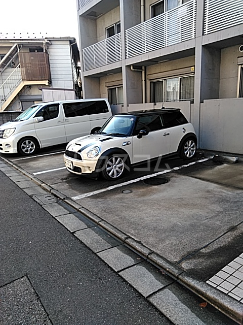 26/30 駐車場