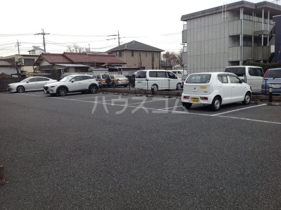 18/28 駐車場