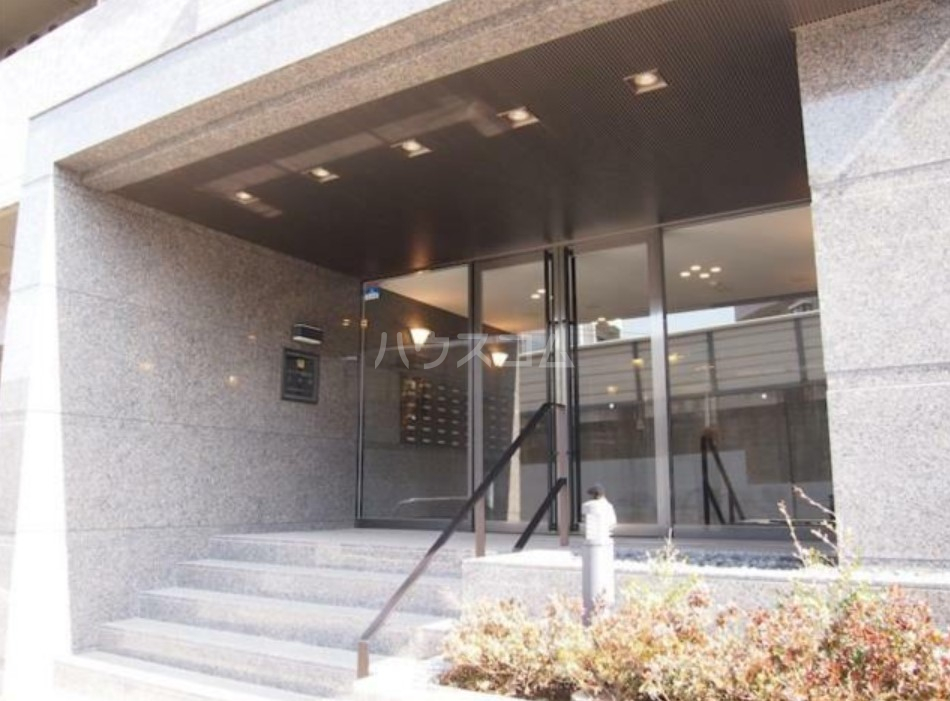 22/27 エントランス