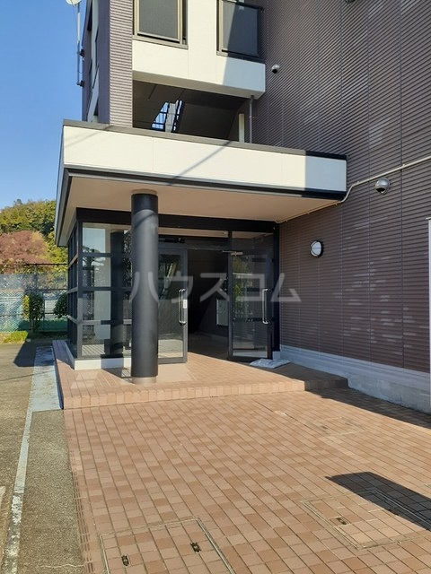 19/26 エントランス