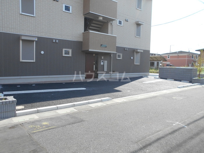 18/28 駐車場