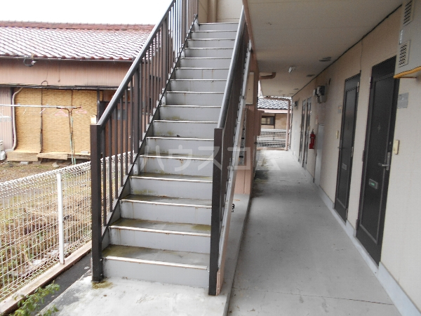 21/30 エントランス