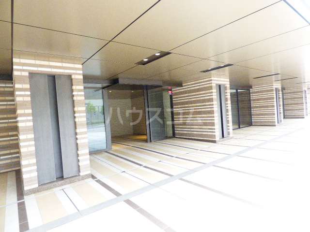 24/30 エントランス