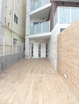 16/17 エントランス