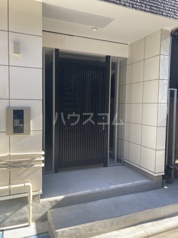 14/18 エントランス