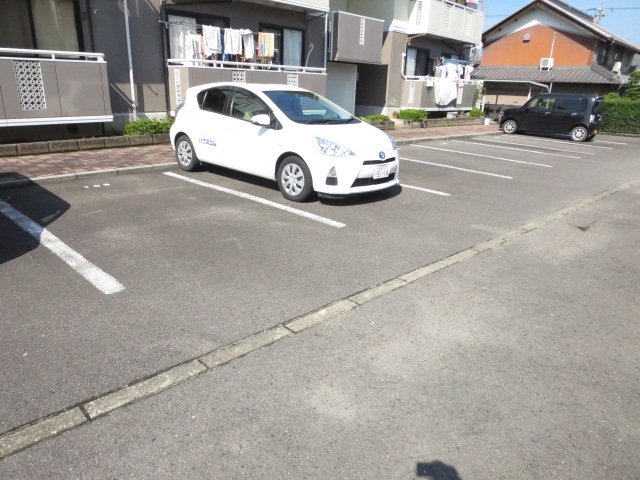 22/28 駐車場
